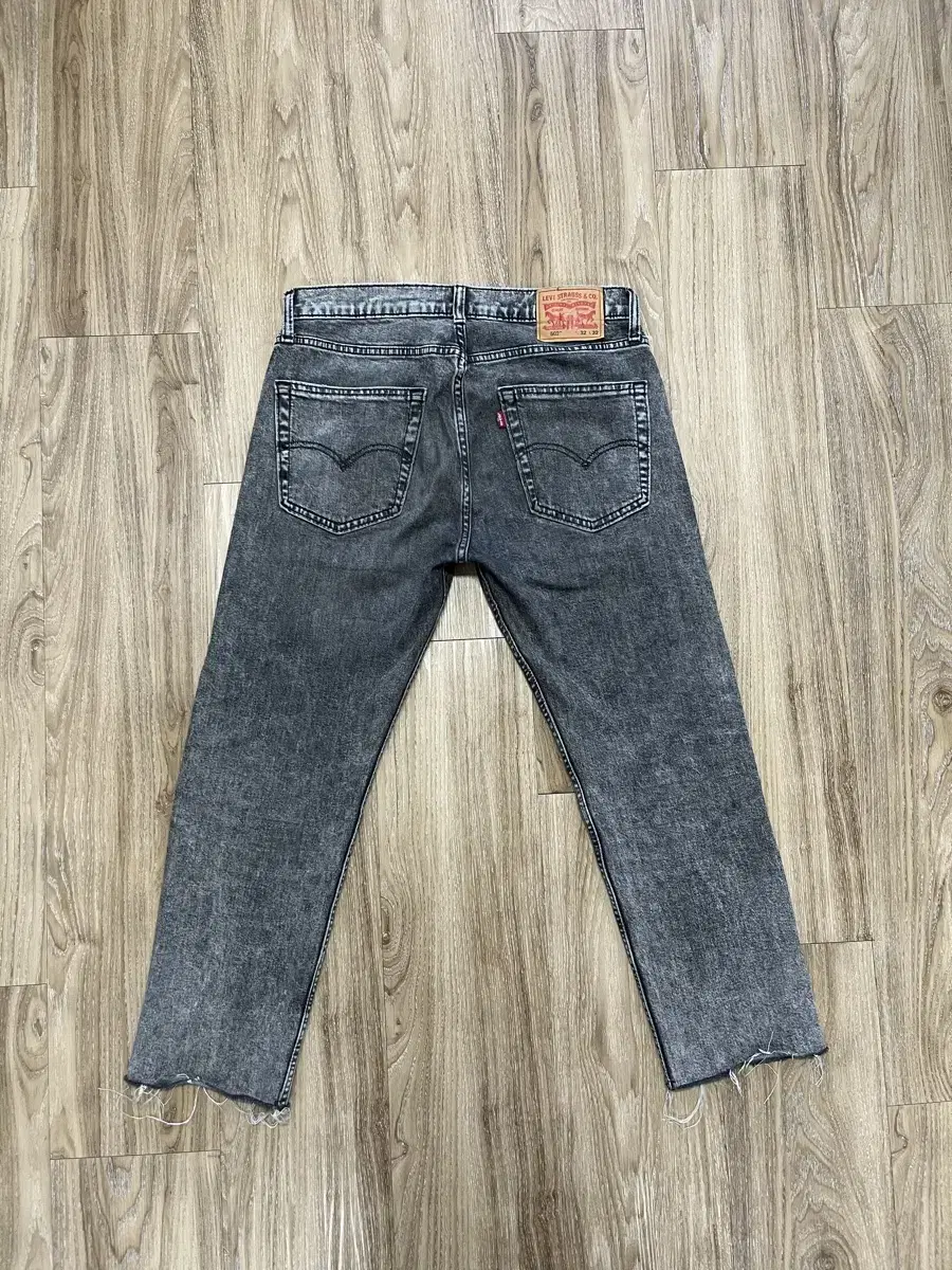 Levi's 502 Cutoff Jeans 32