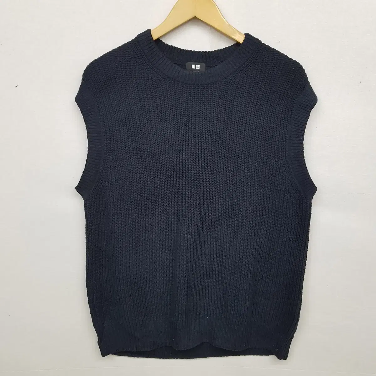 Uniqlo Cotton knit vest navy