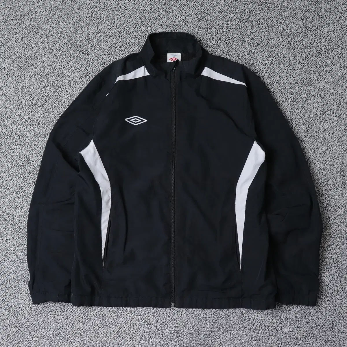 Umbro Black and White Windbreaker Jacket (Overseas M)