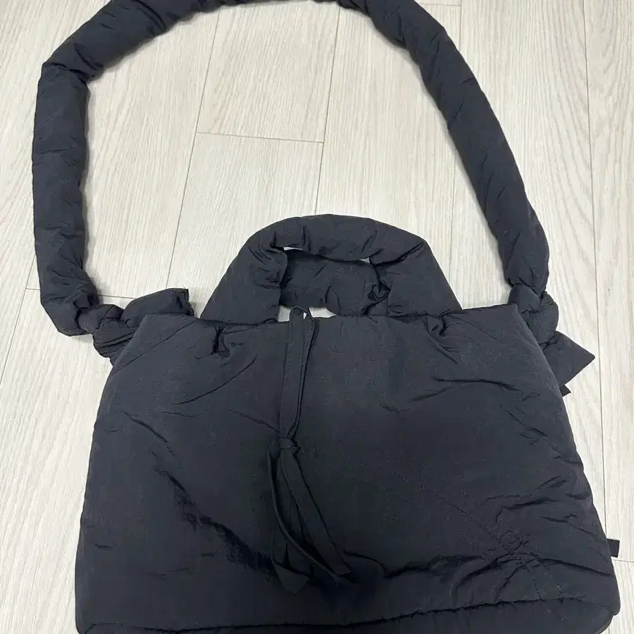 시눈 SMORE PADDING BAG (BLACK)