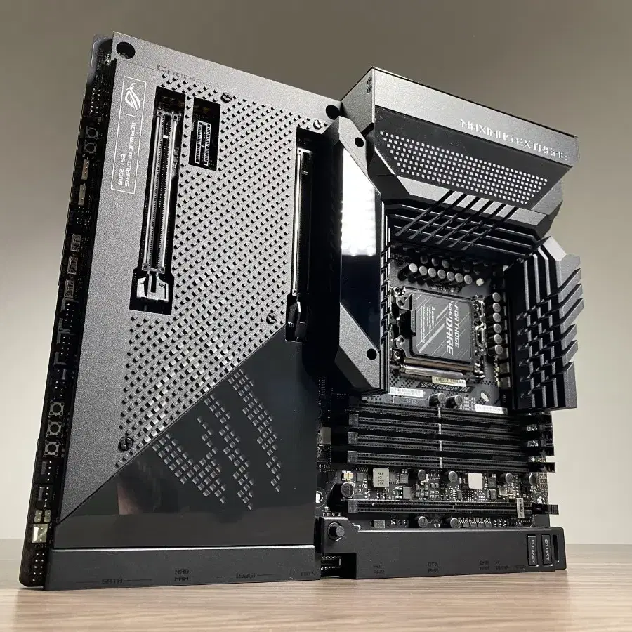 ASUS ROG MAXIMUS Z690 EXTREME