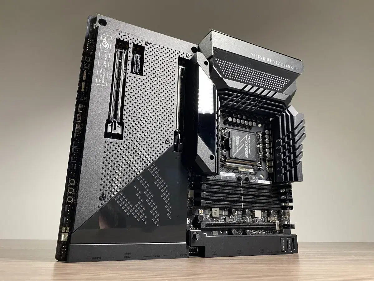 ASUS ROG MAXIMUS Z690 EXTREME