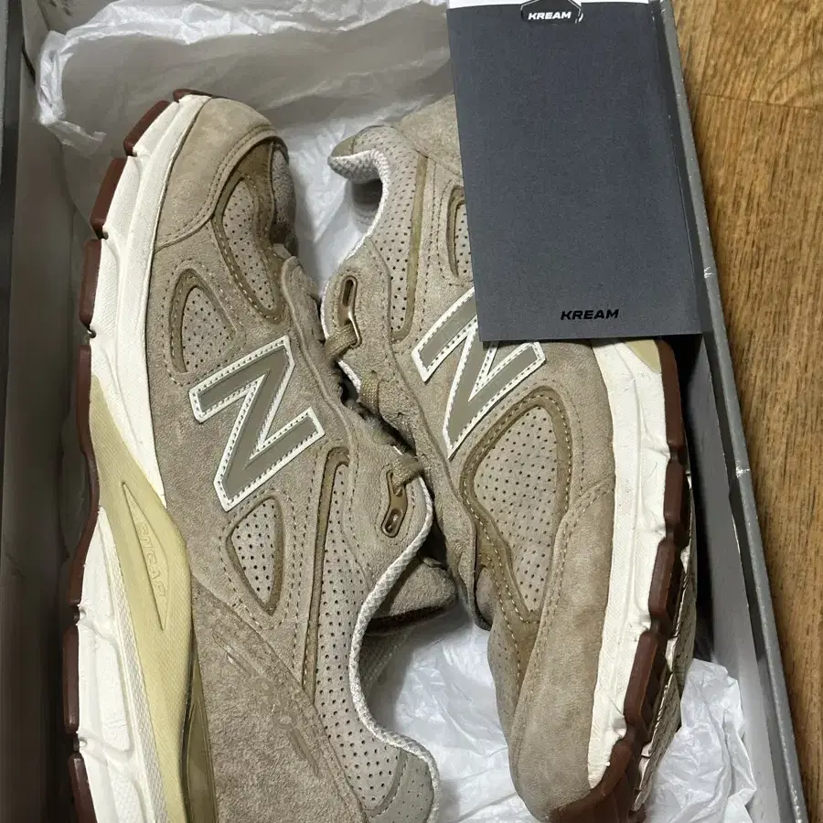 뉴발란스 990 v4 베이지 280