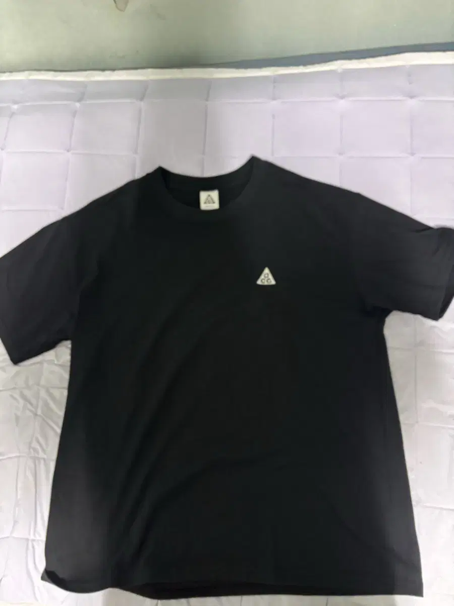 Nike ACG DryFit Vahn Short Sleeve Tee Black Size XL Sells new, never worn.