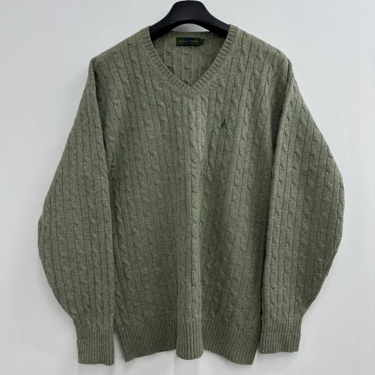 105 Beanpole Men's Loose Fit V-Neck Pretzel Knit