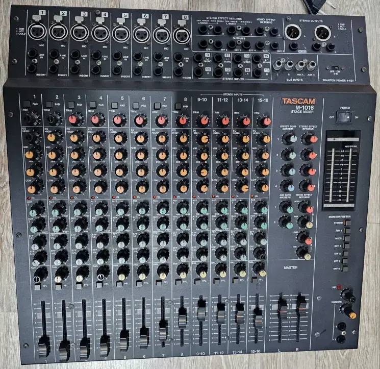 TASCAM 믹서기 M-1016