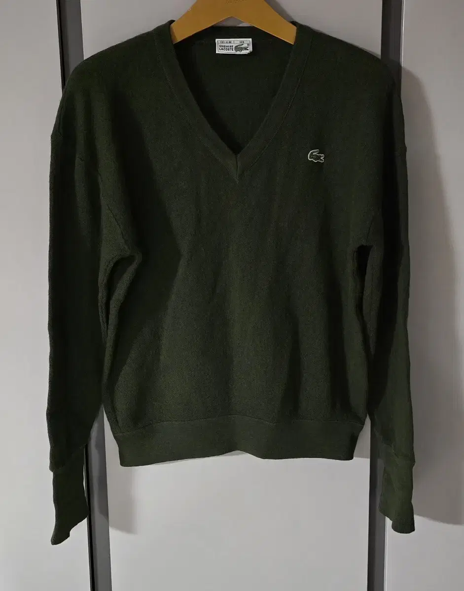 Lacoste Men's V-neck knit size 100-105