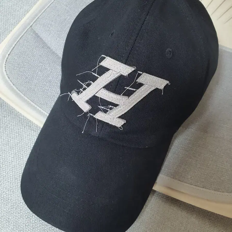 헤아 Leather logo cap black M size