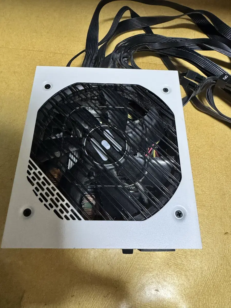 FSP HYDRO GE 650W 화이트 풀모듈러 처분합니다.