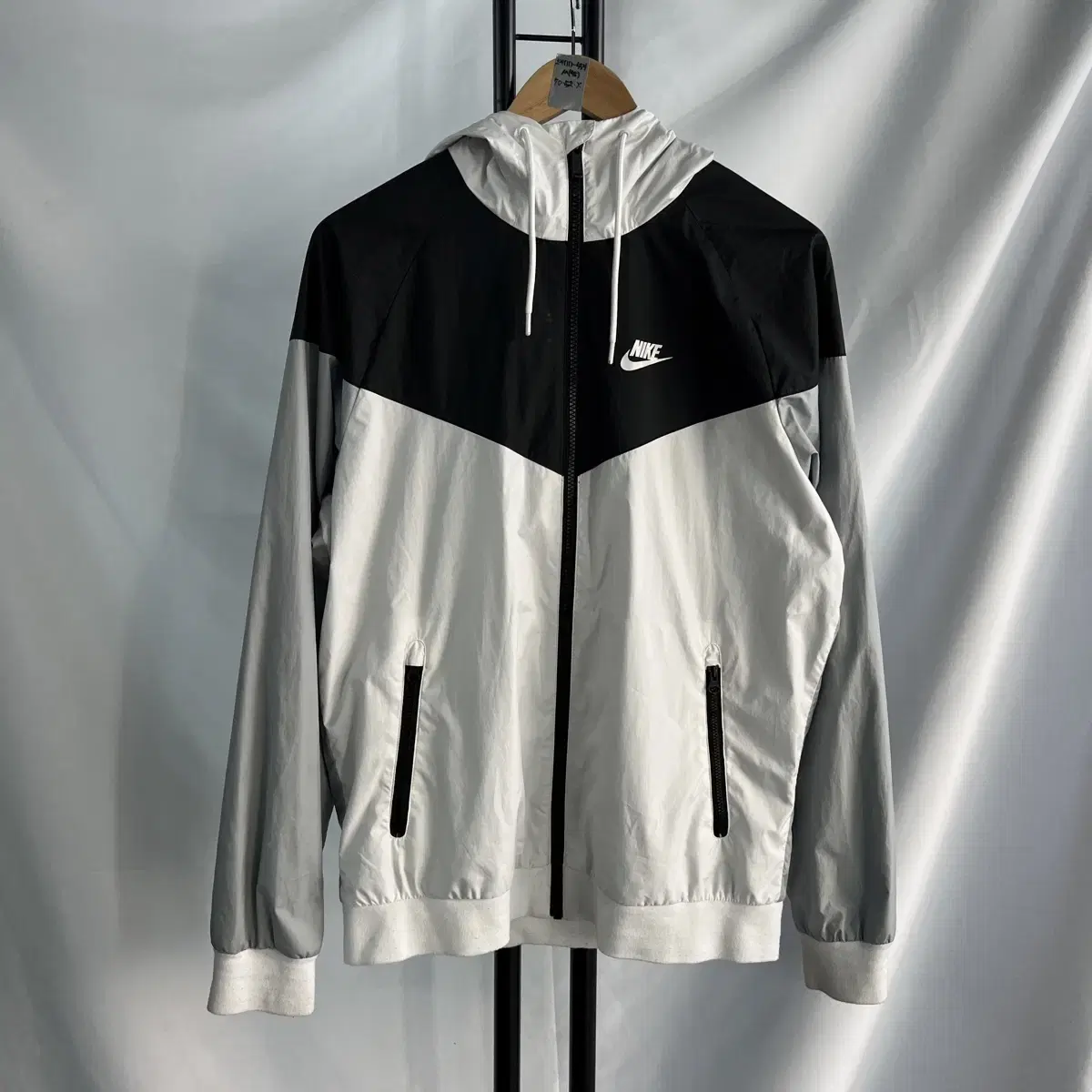 [Genuine/M] Nike Windrunner White Windbreaker