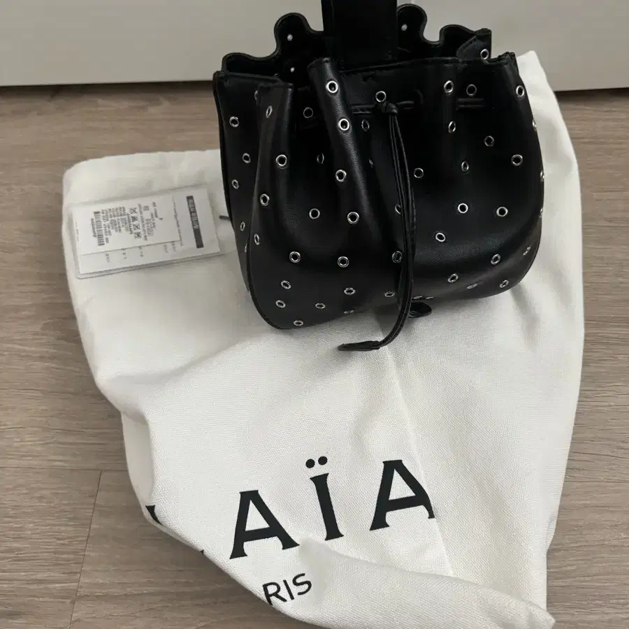 alaia 알라이아 아일렛 백