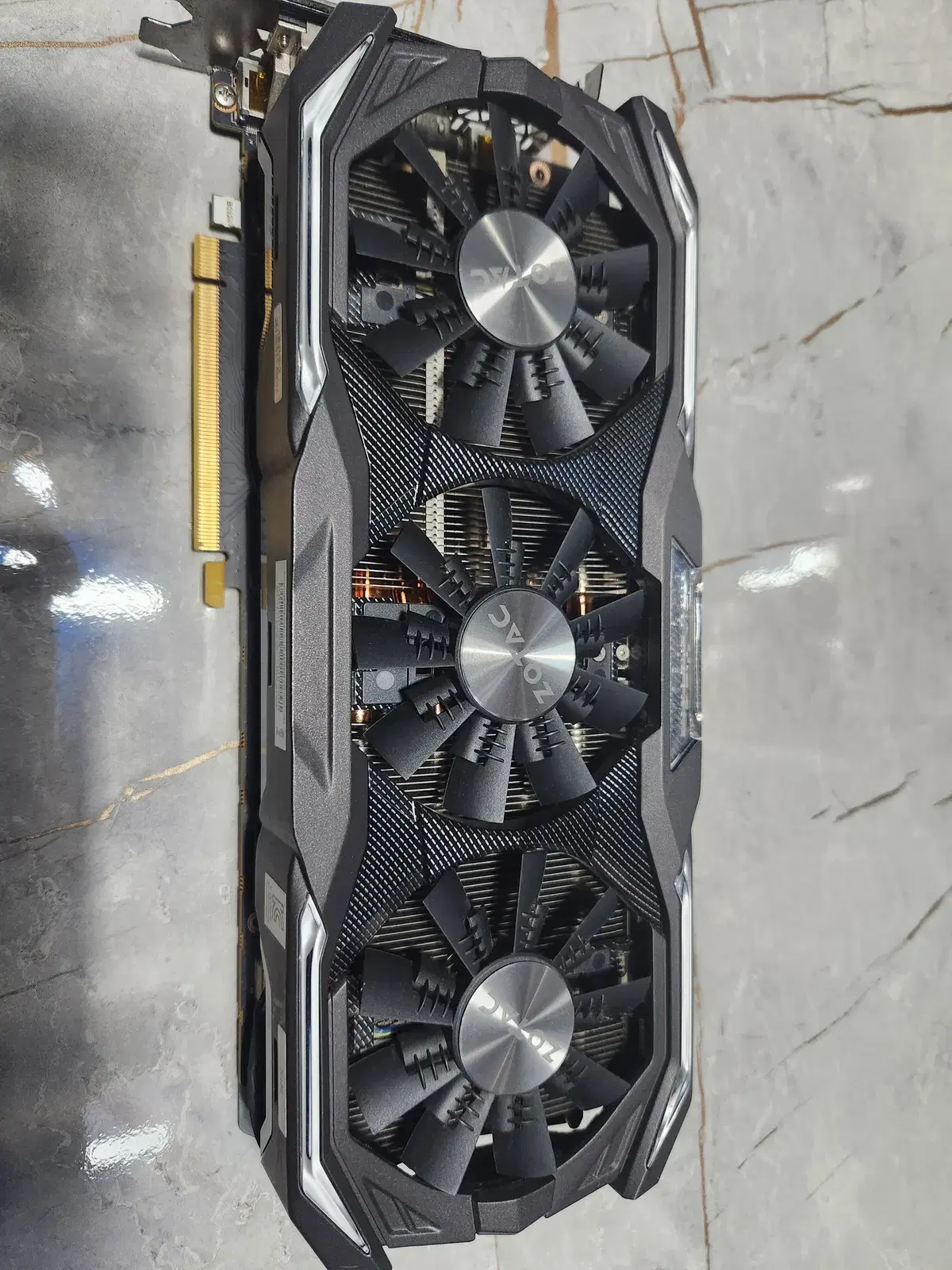 ZOTAC GTX1070 AMP EXTREME 판매합니다.