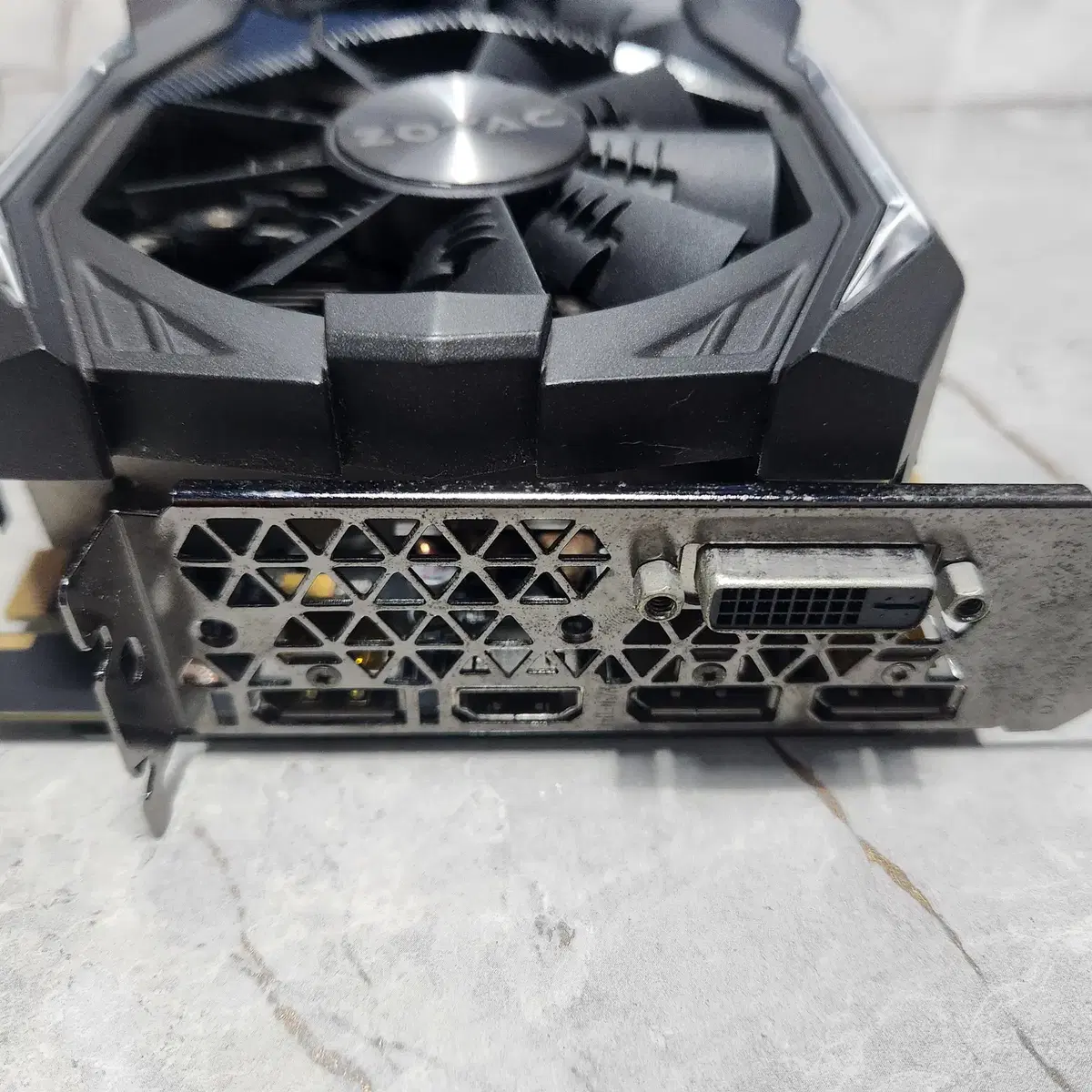 ZOTAC GTX1070 AMP EXTREME 판매합니다.