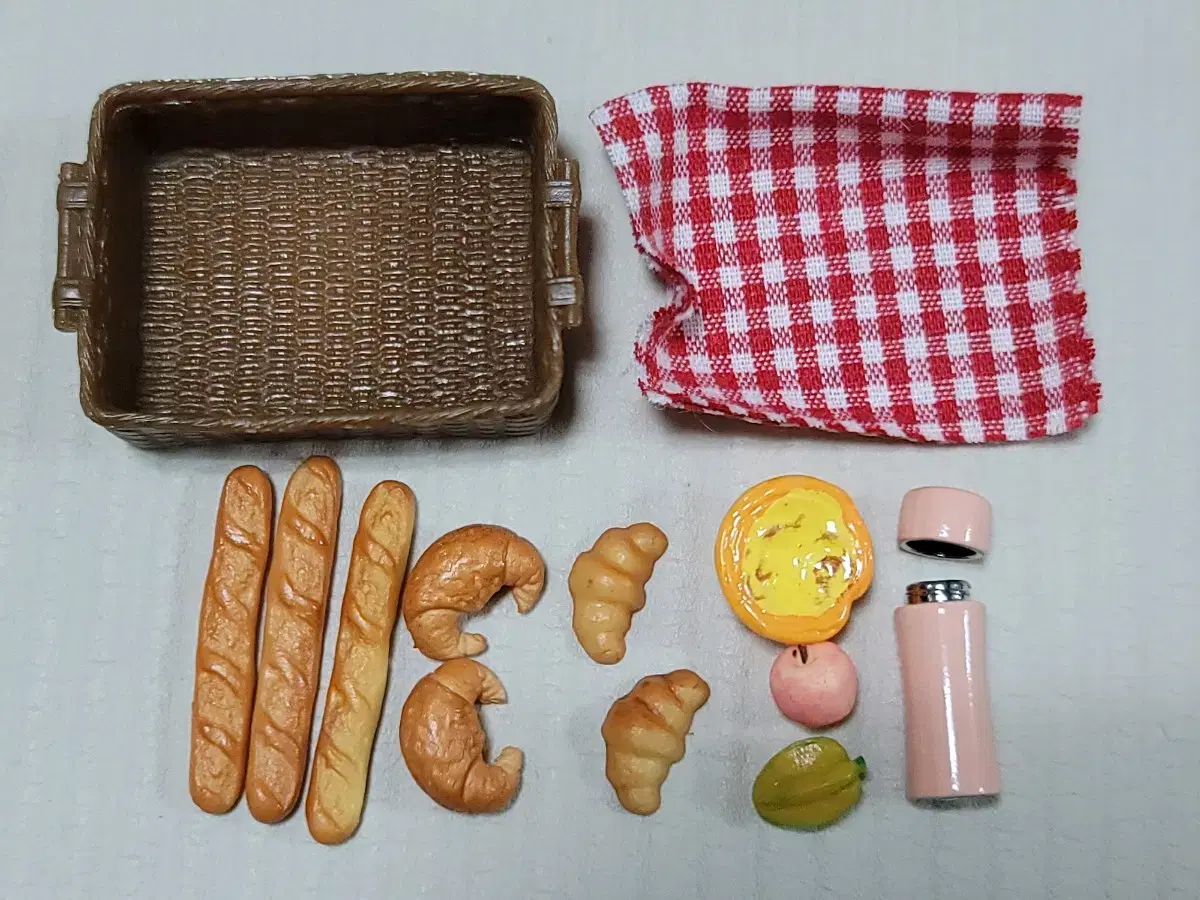 Food Picnic Basket Miniature Obitsu Props