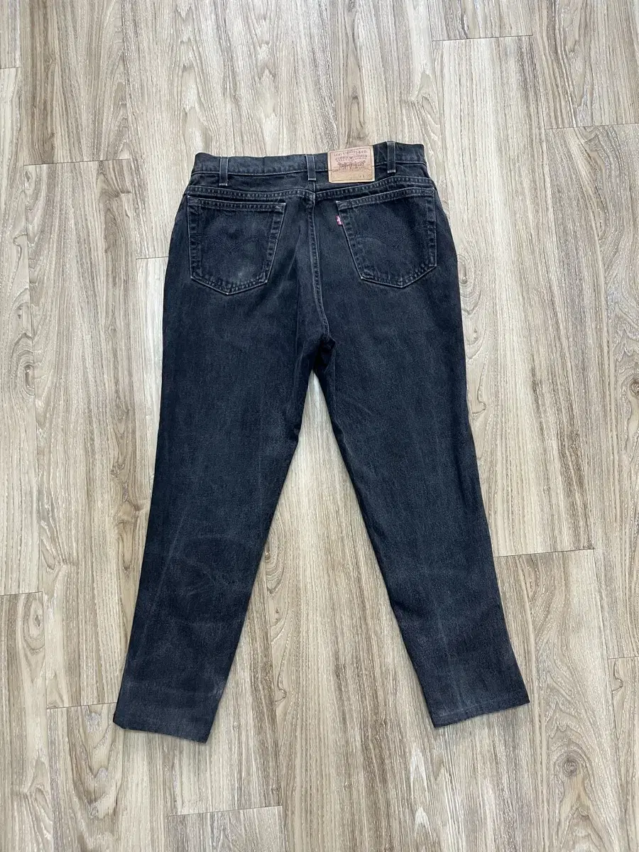 90s USA Levi's 550 Black Jeans 33