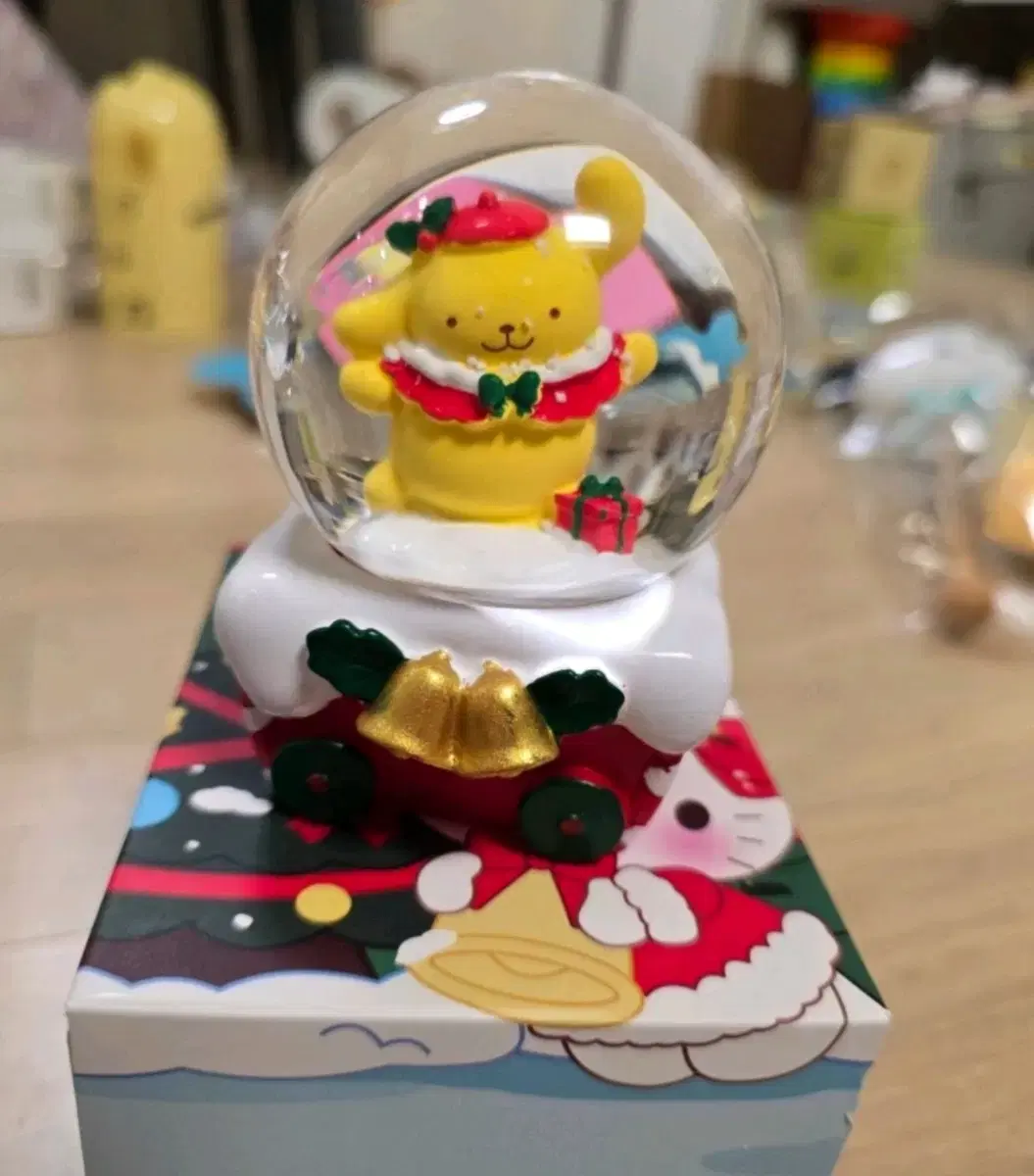 Pompompurin Christmas Snowball