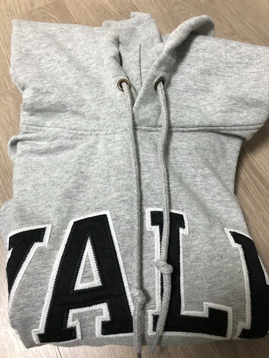 YALE Hoodie size L