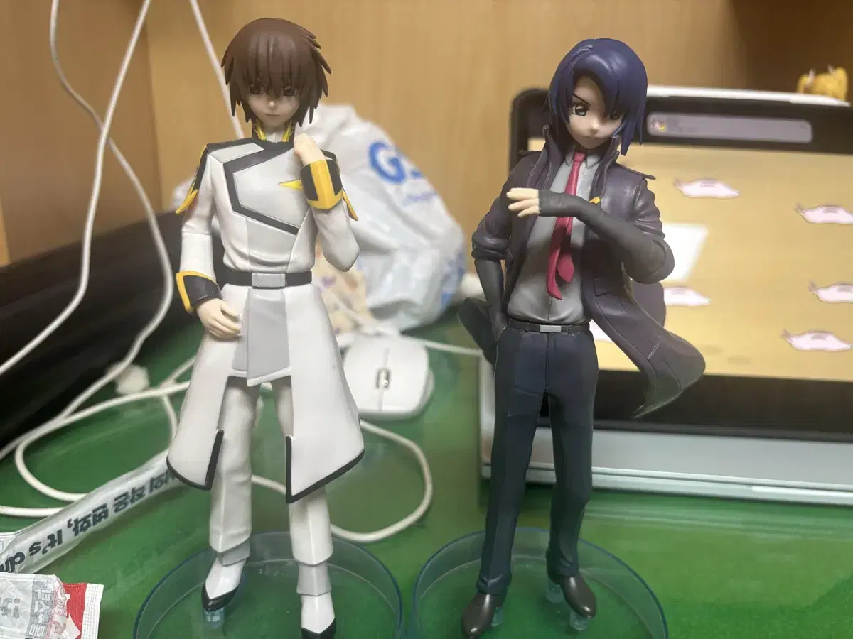 Mobile Suit Gundam Seed Kira & Asran Figures in Bulk