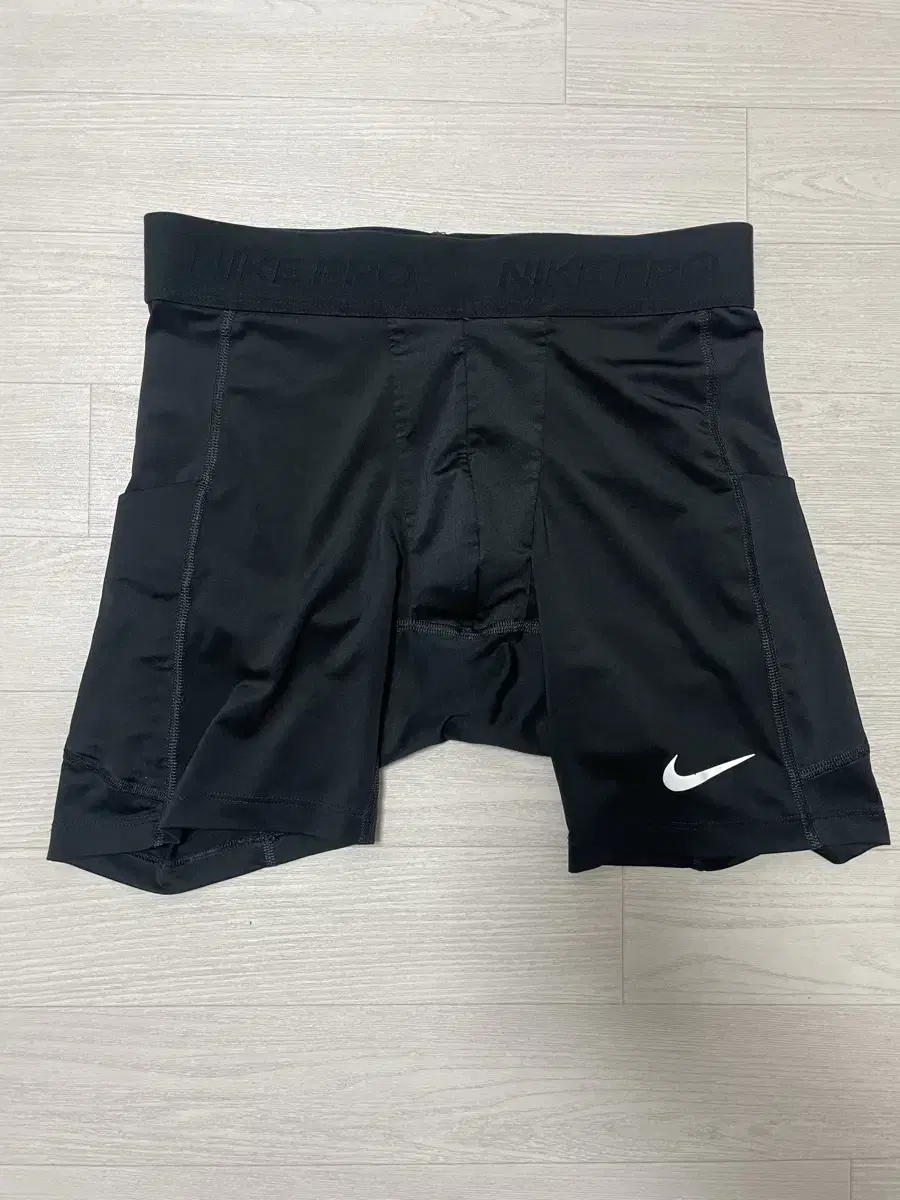 Nike Short Tights (Leggings) sells