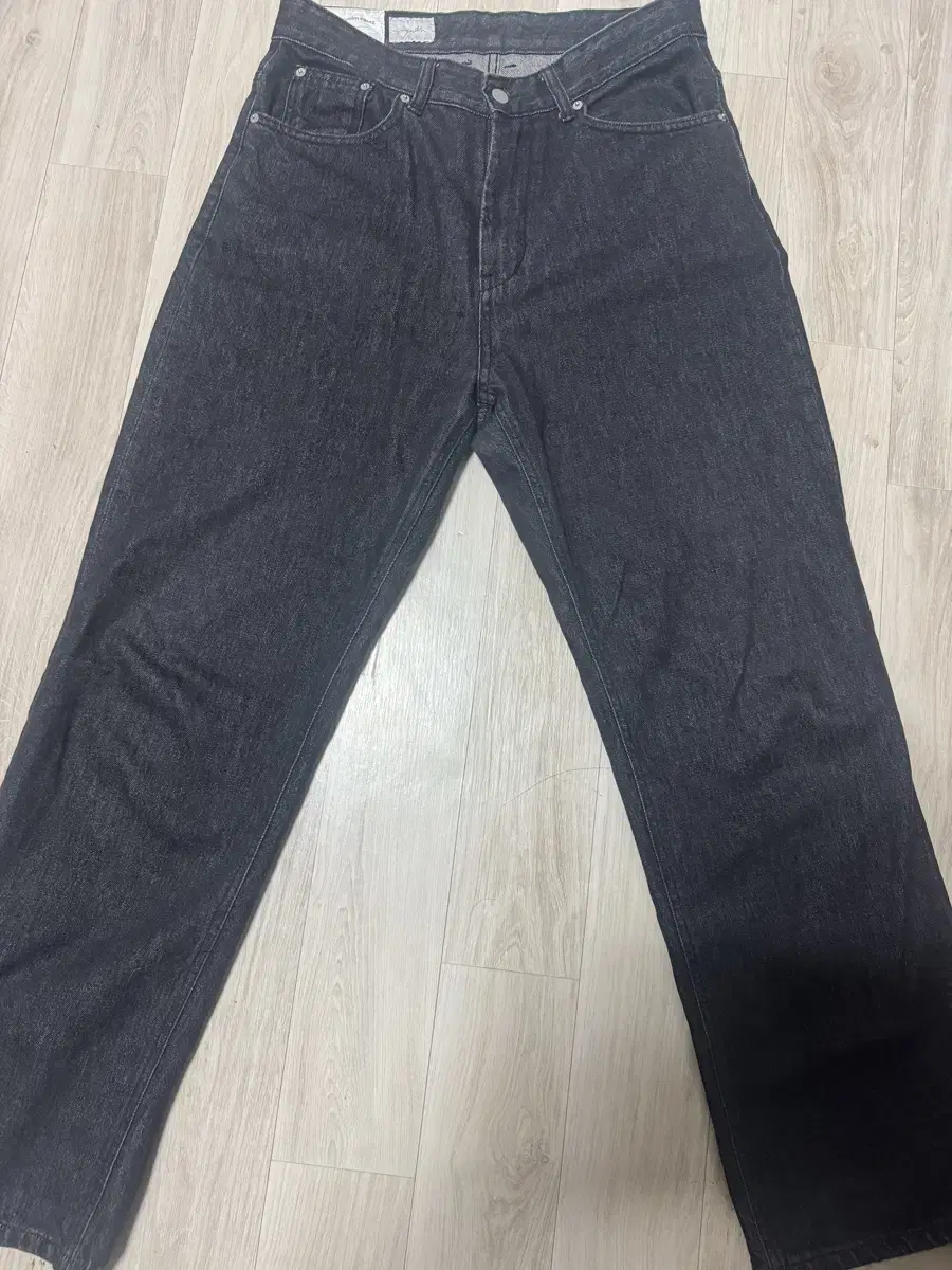 U's Black Blue Straight Denim/L sells