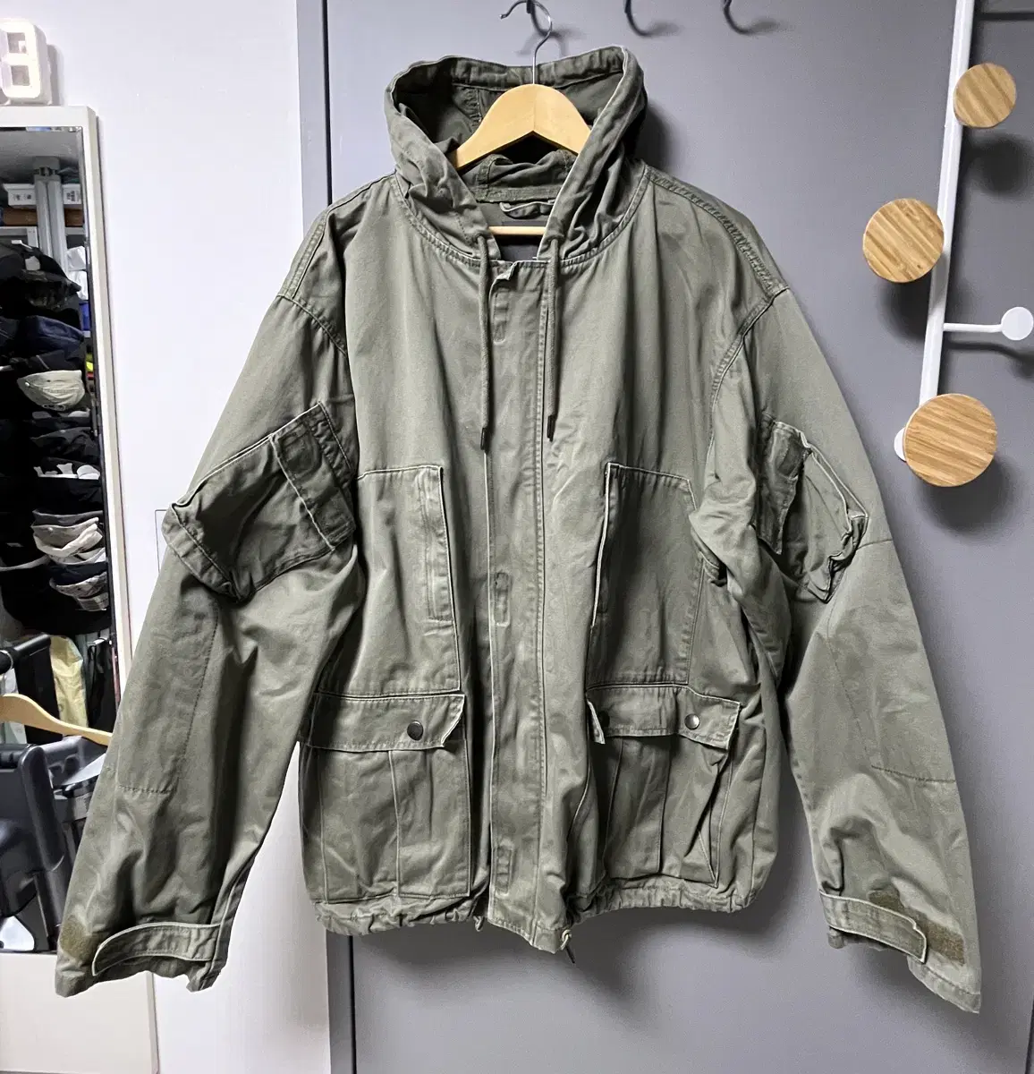 I'm selling my Zara Overfit Field Jacket in Olive, size 42.