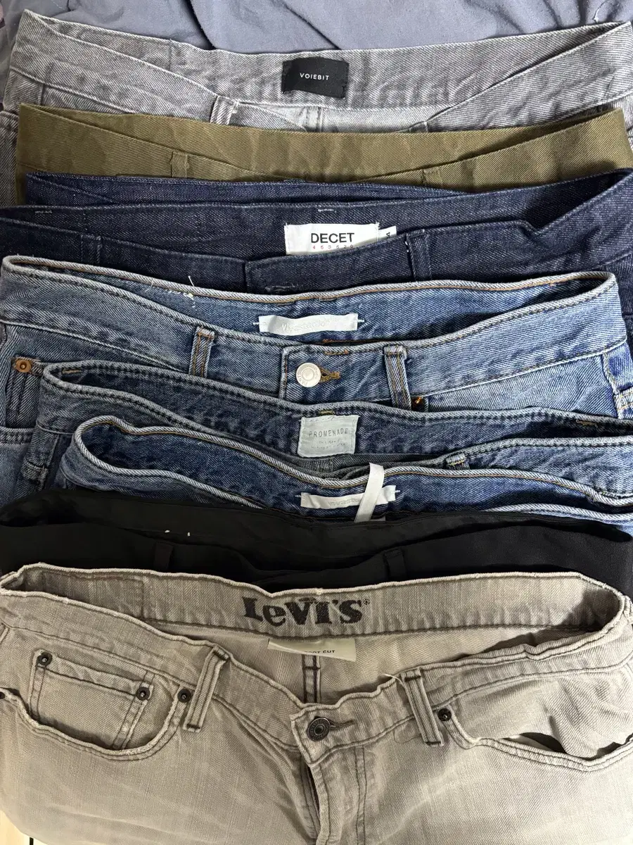 A selection of branded men's pants 29-34 inches