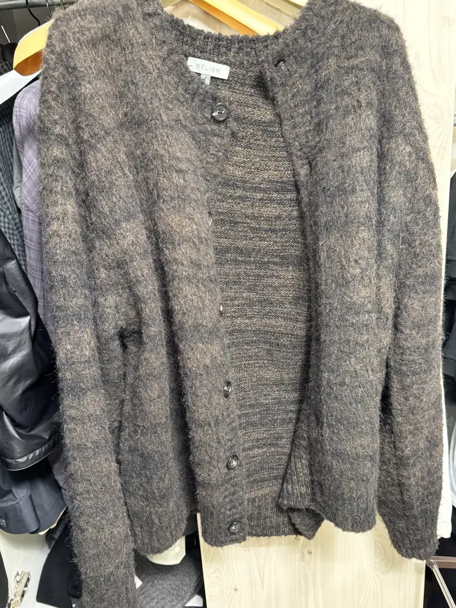 Brushed tam cardigan at the belle Black Brown 24FW 05(105)