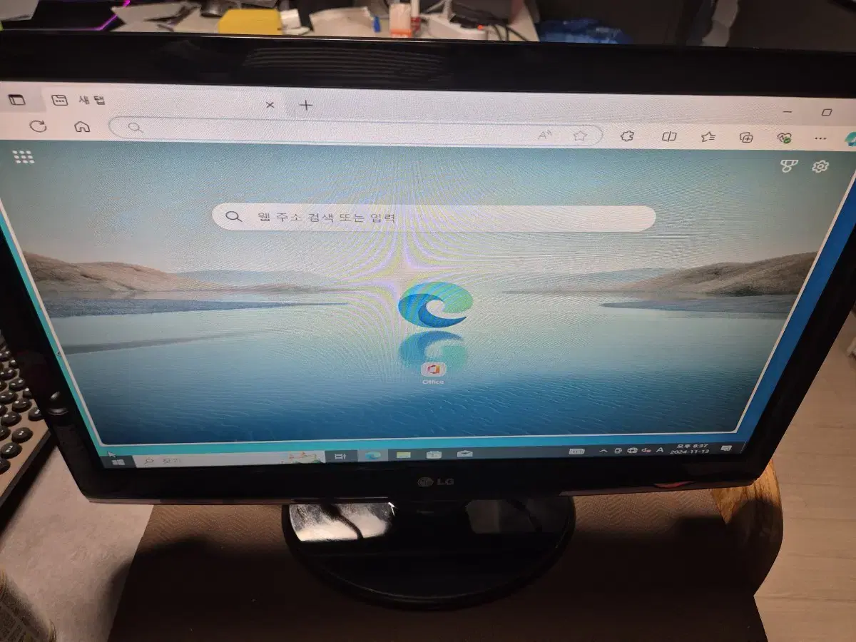 LG 23인치 모니터 lcd 작동 잘되고 잘나와요