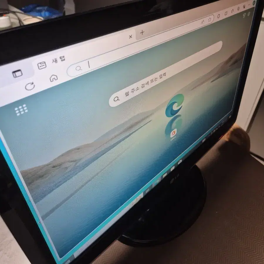 LG 23인치 모니터 lcd 작동 잘되고 잘나와요