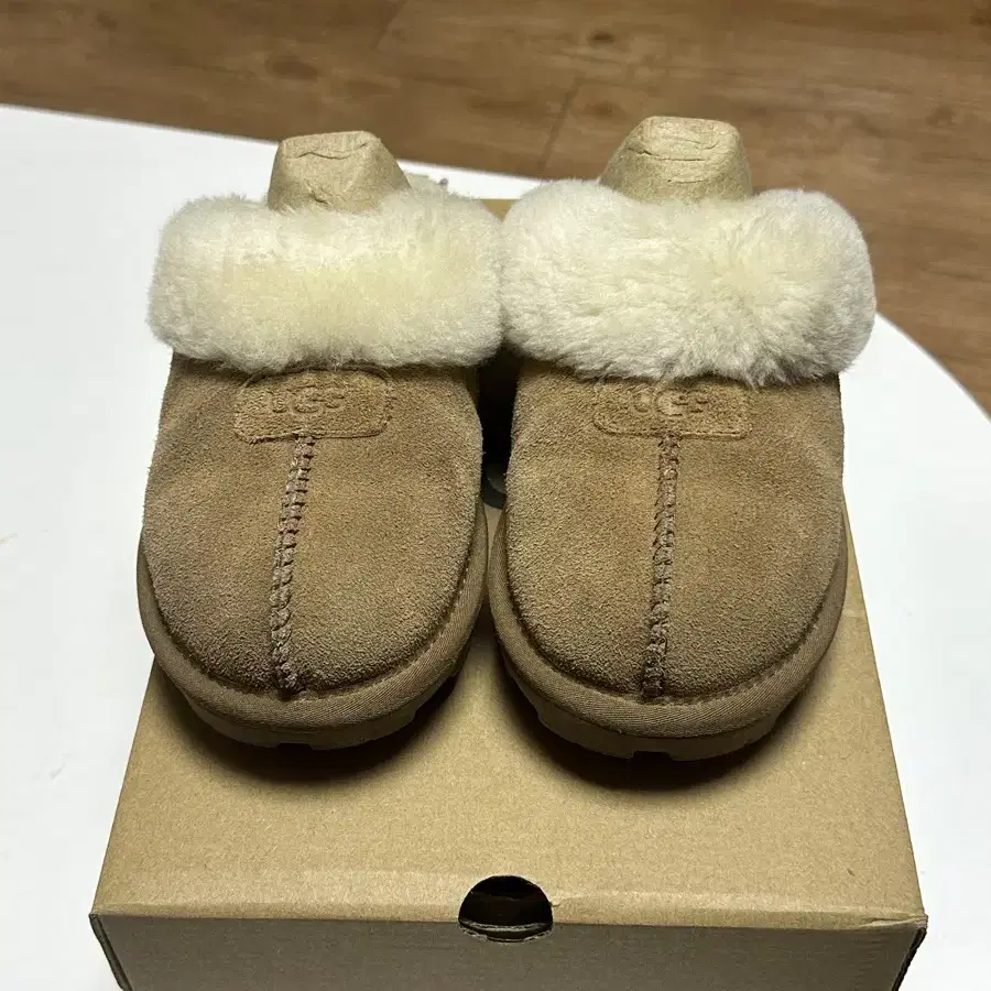 어그슬리퍼 코케트 여성 겨울 호주 양털 털슬리퍼 UGG 230