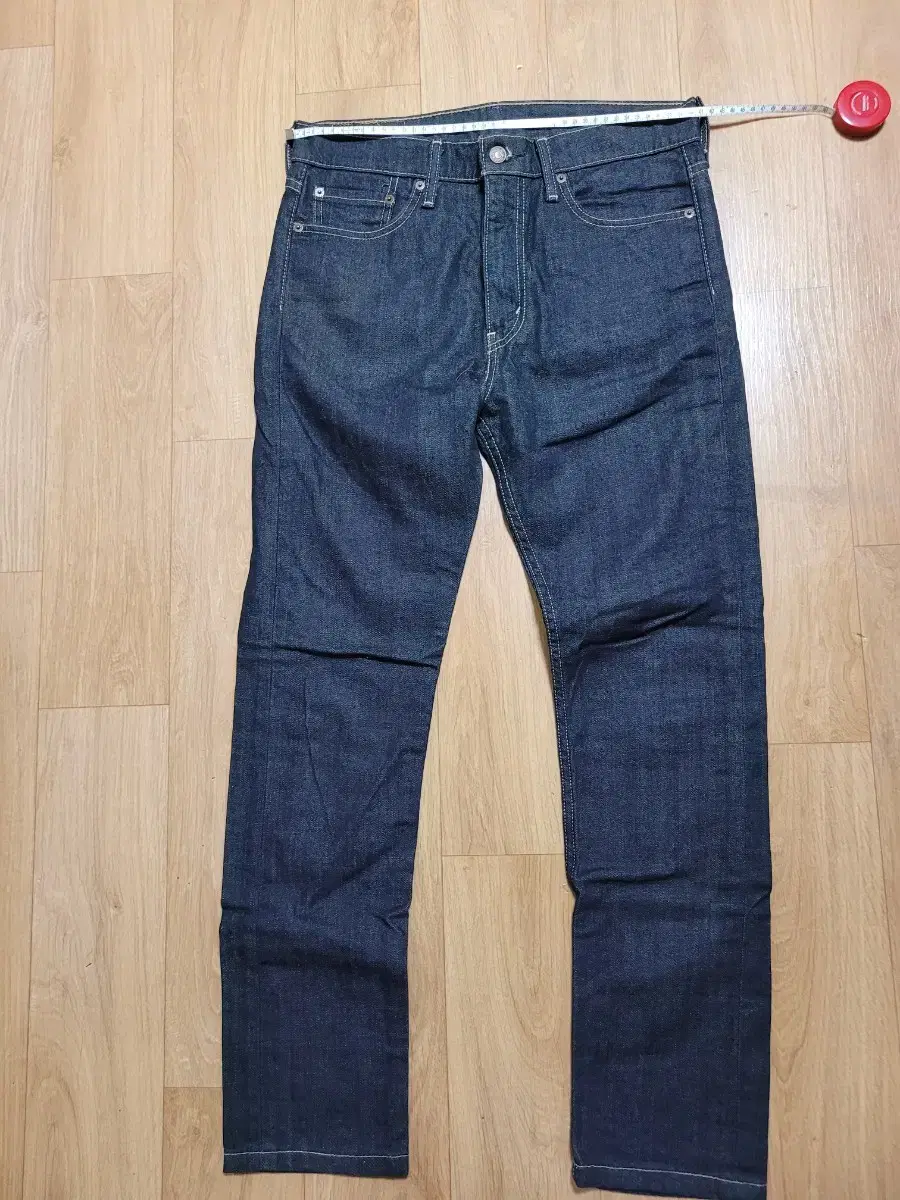 Levi's Jin Blue Straight Jeans sells