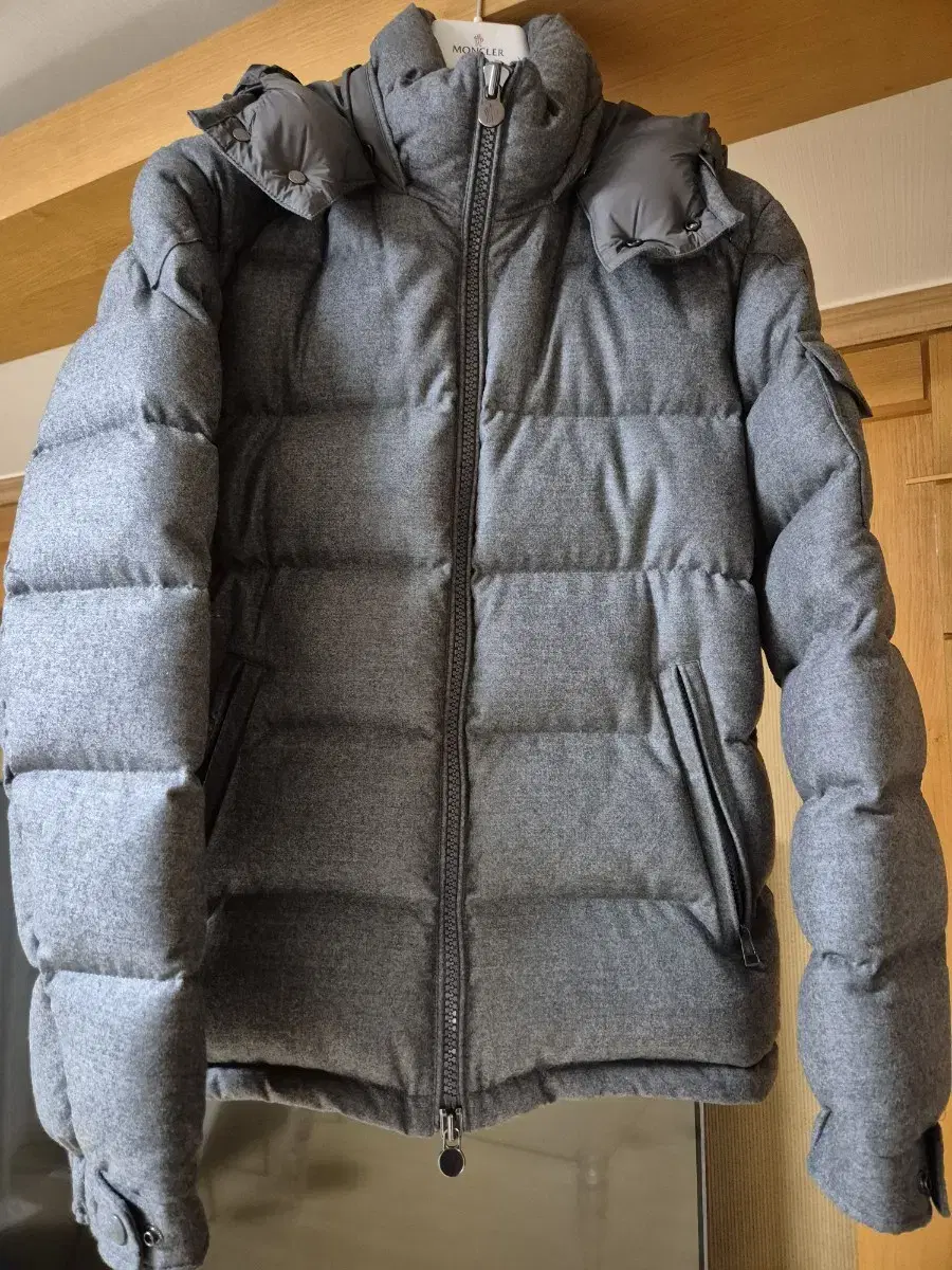 Moncler Monnaiezvre size 4 grey new condition