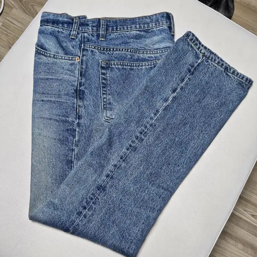 브랜디드 부츠컷 Escape Jeans 청바지