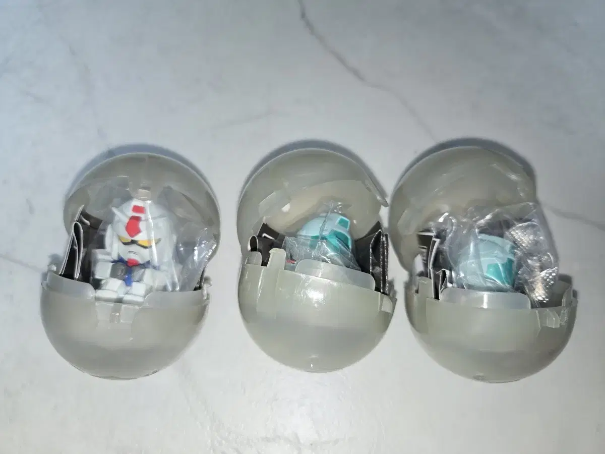 Gashapon onda come onda sell me 3 gundams!