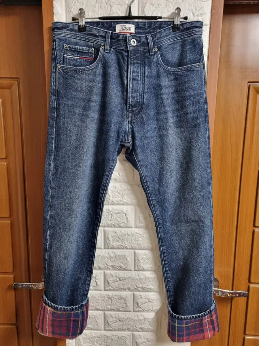 Tommy Hilfiger Slim Fit Men's Rolled Up Jeans 30