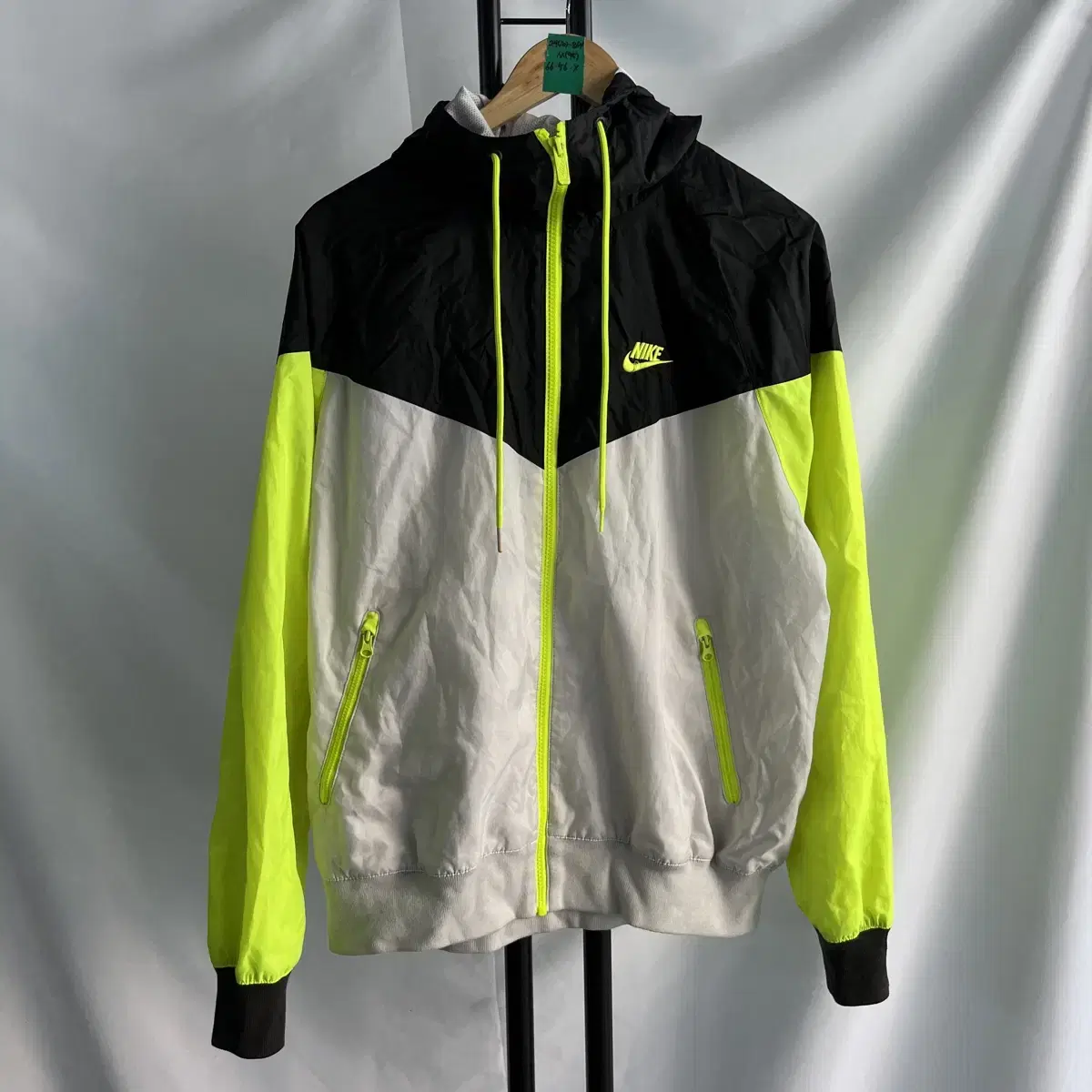 [Genuine/M] Nike Windrunner Fluorescent Windbreaker