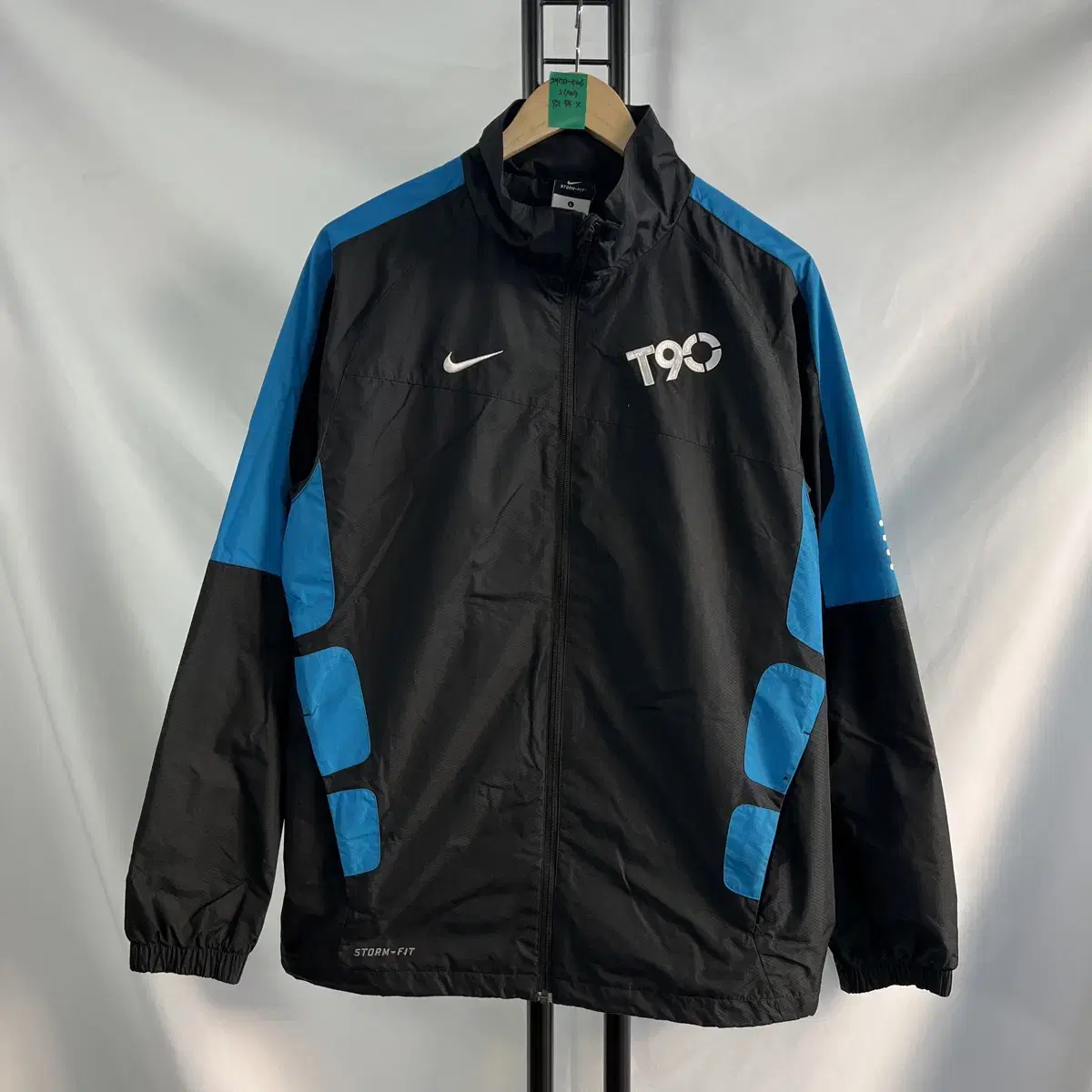 [Genuine/L] Nike Swoosh Stormfit Black Windbreaker