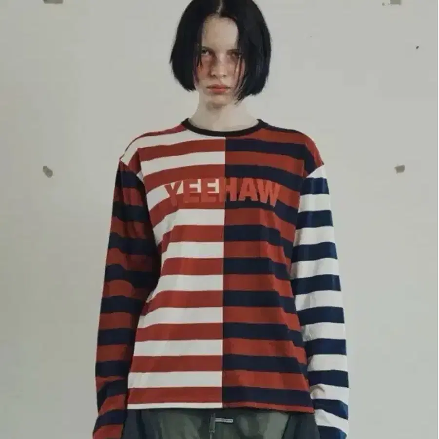 더바이닐하우스 PAINTING STRIPE LS TEE RED