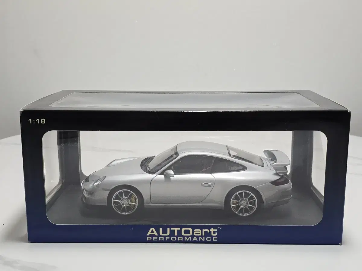 I have a 1/18 Autoart Porsche 911 GT3 (997) diecast for sale.