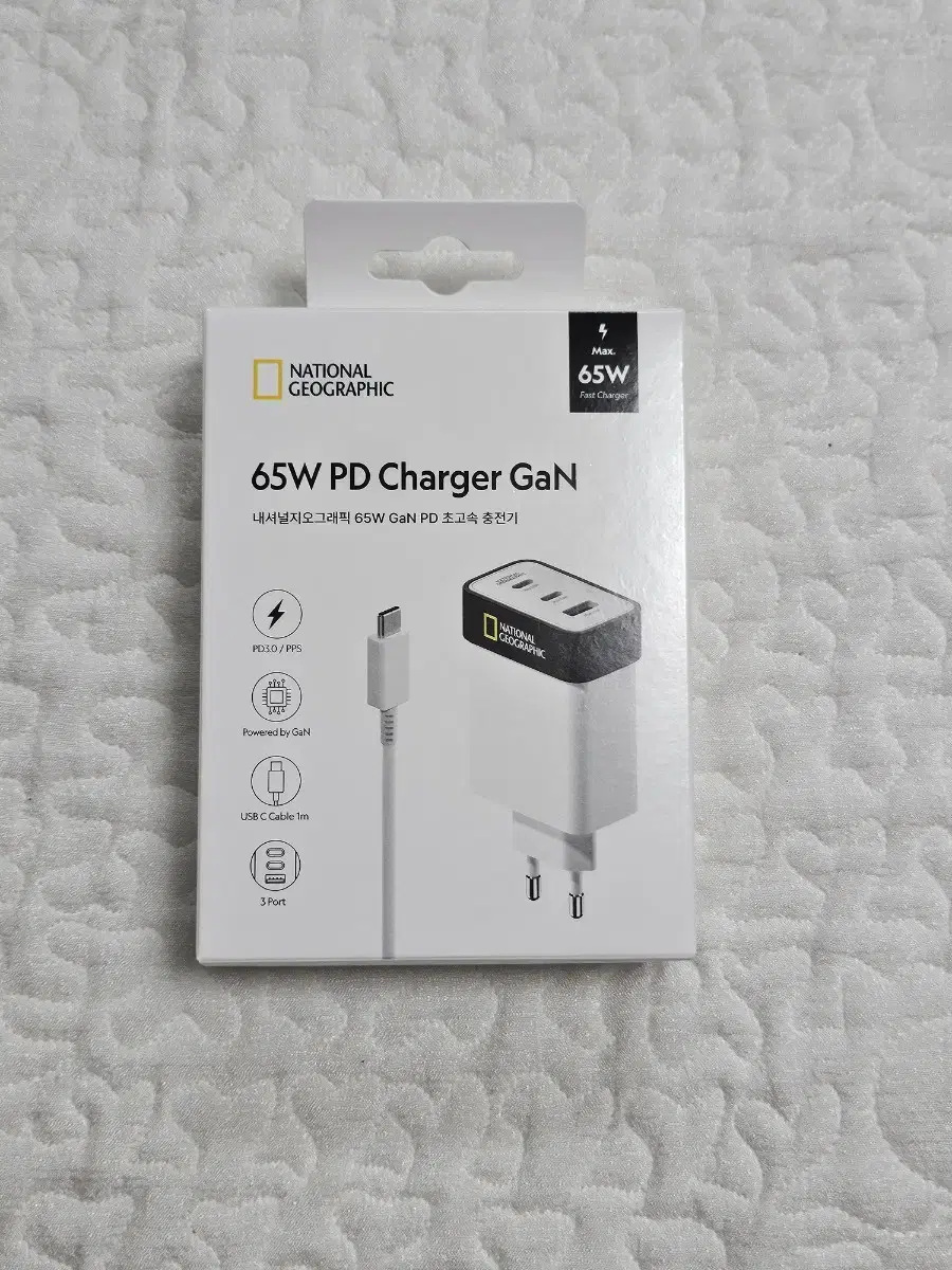 National Geographic 65W GaN 3-Port PD Multicharger