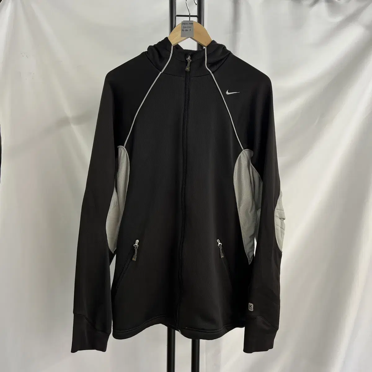 [Authentic/2XL] Nike Swoosh Old School Black Zip Up