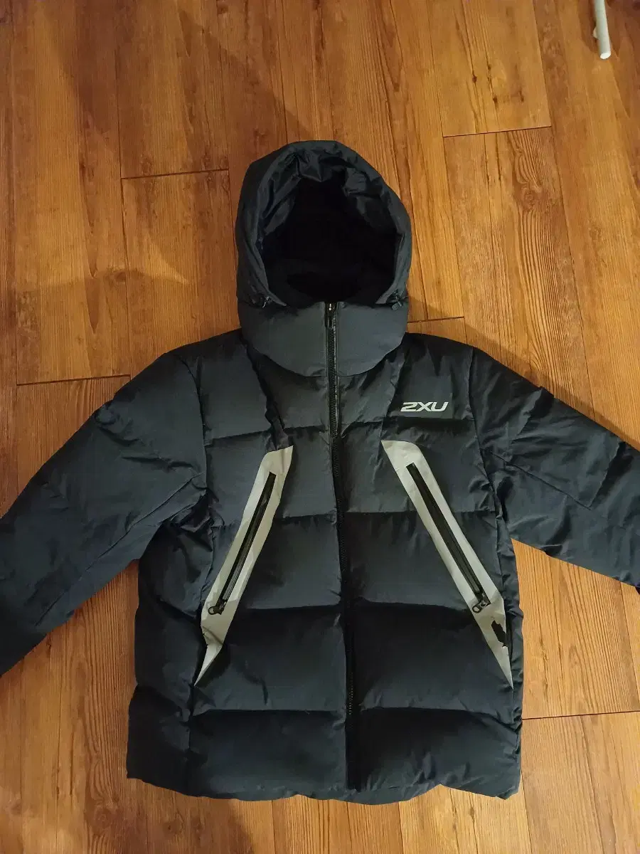 2XU goose down padded jumper hooded goose down outdoor padded jacket for sale.