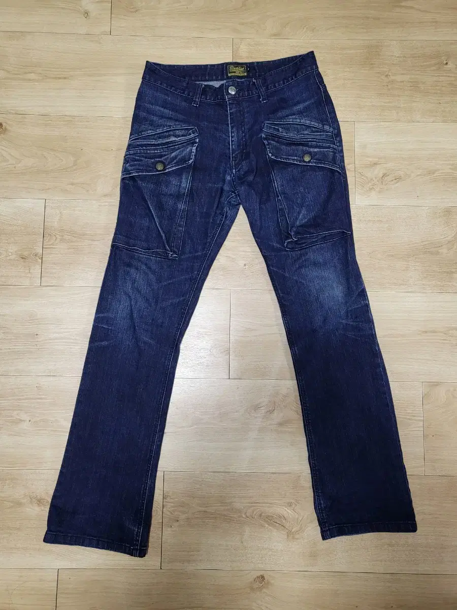 Diaphanous bootcut jin jeans S