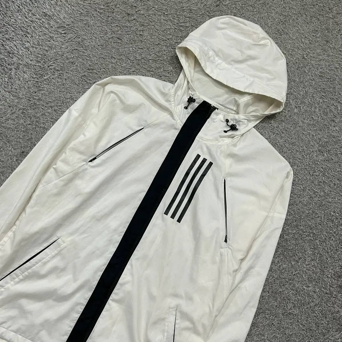 [105] Adidas Hooded Windbreaker