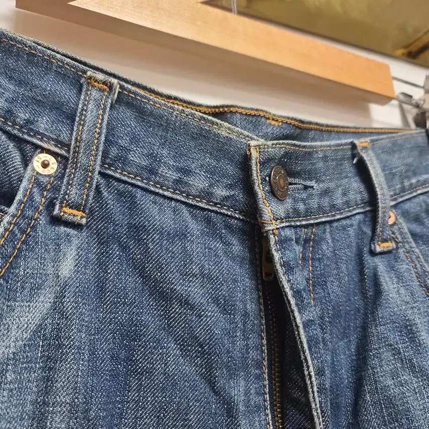 [LEVIS] 남성 220 통 있는 일자핏 데님팬츠 W92