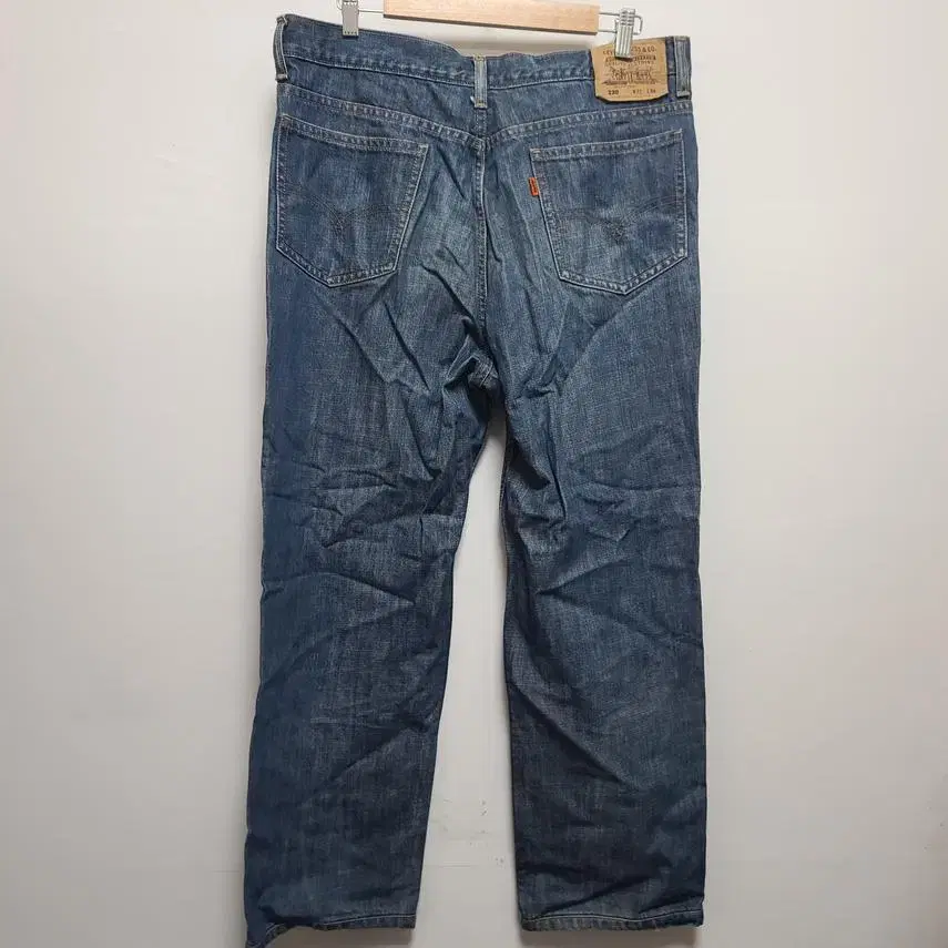 [LEVIS] 남성 220 통 있는 일자핏 데님팬츠 W92