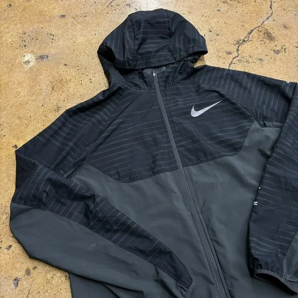 [ Genuine/L ] Nike Swoosh Windbreaker