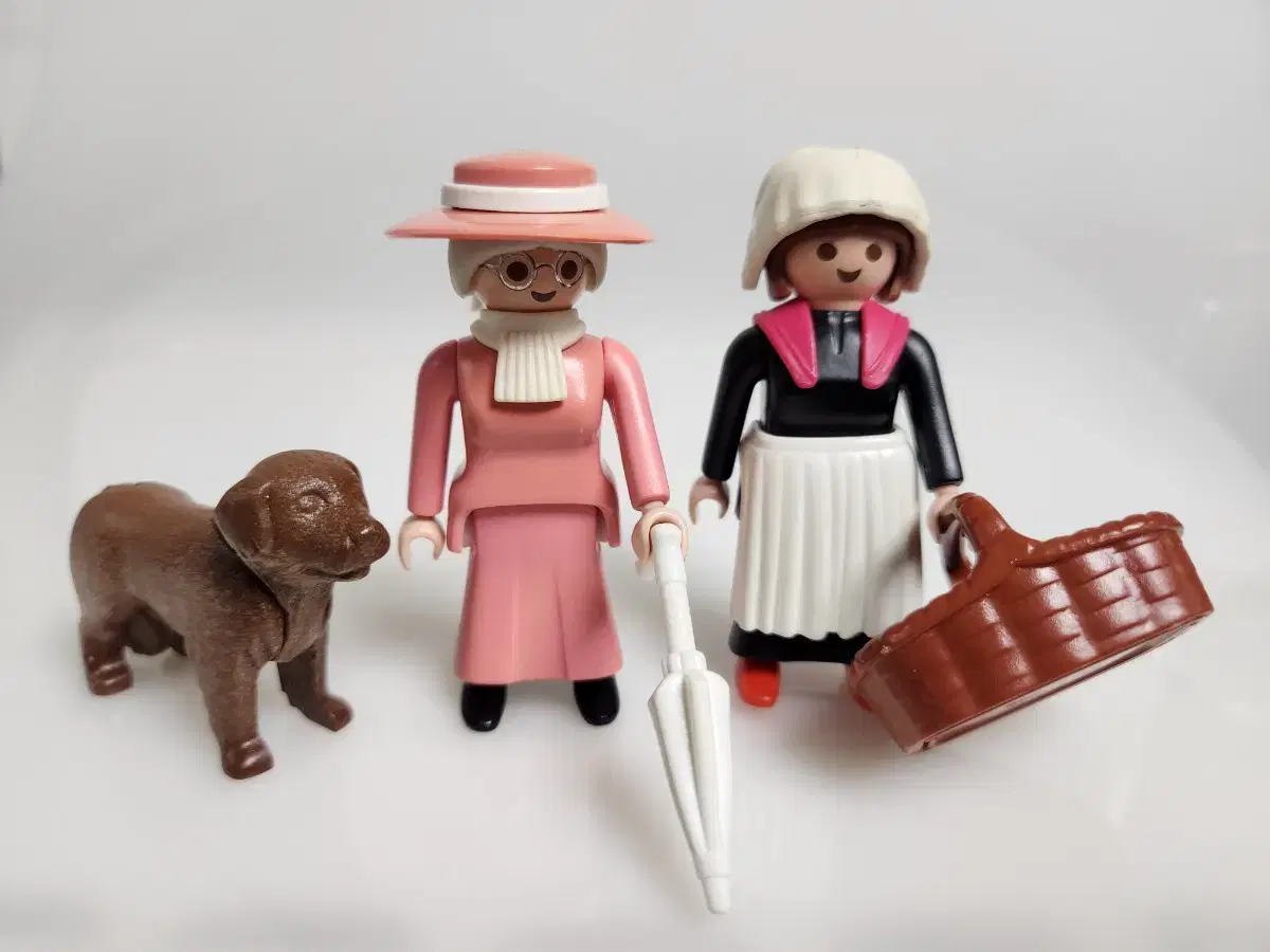 Playmobil Grandma and the Maids