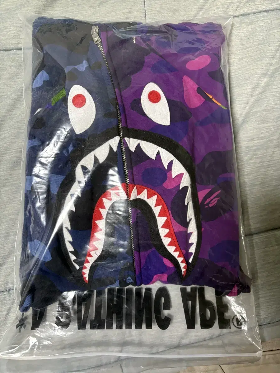 XL) Vape Shark Hood Navy Purple