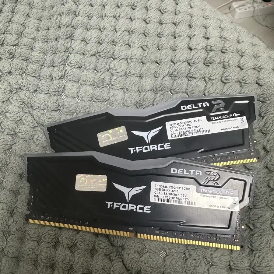 TEAMGROUP DDR4 8Gb 3200mhz 램(튜닝램) 2장